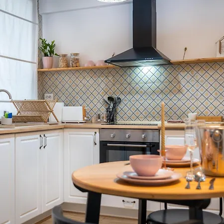 Boho Chic Escape - Hypercenter