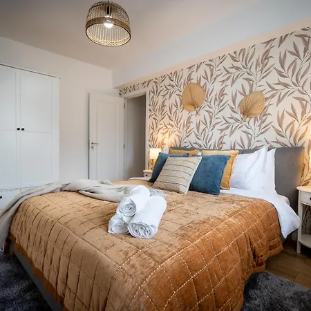 Boho Chic Escape - Hypercenter Apartment *