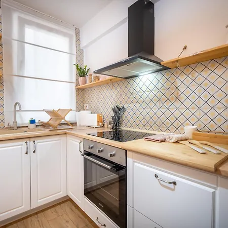 Boho Chic Escape - Hypercenter