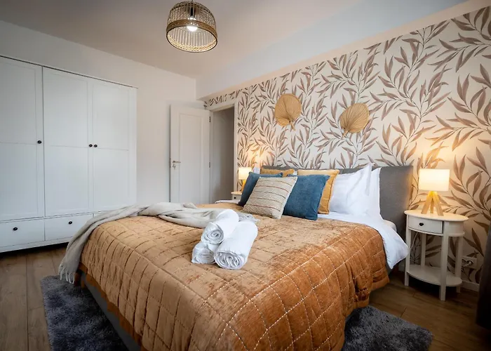 Boho Chic Escape - Hypercenter Apartment *