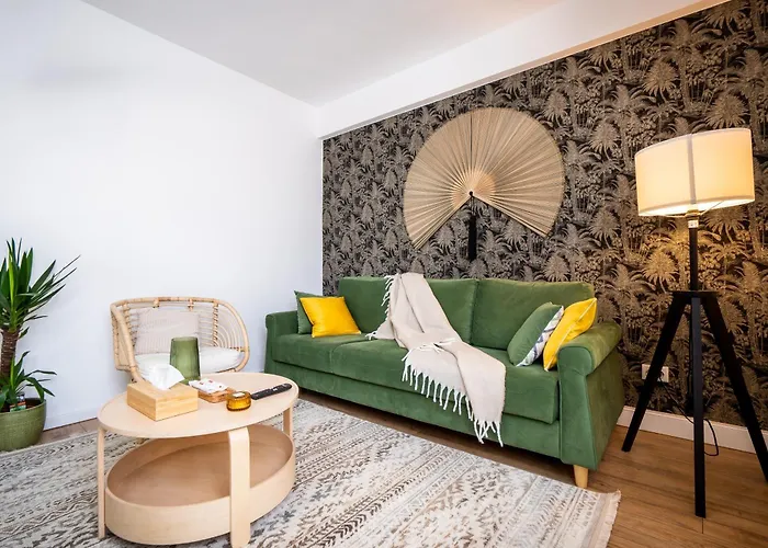 Boho Chic Escape - Hypercenter Apartment *