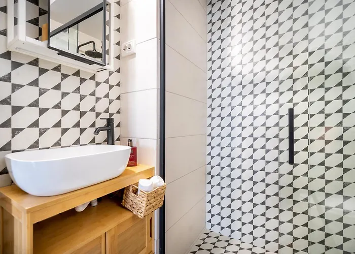 Boho Chic Escape - Hypercenter