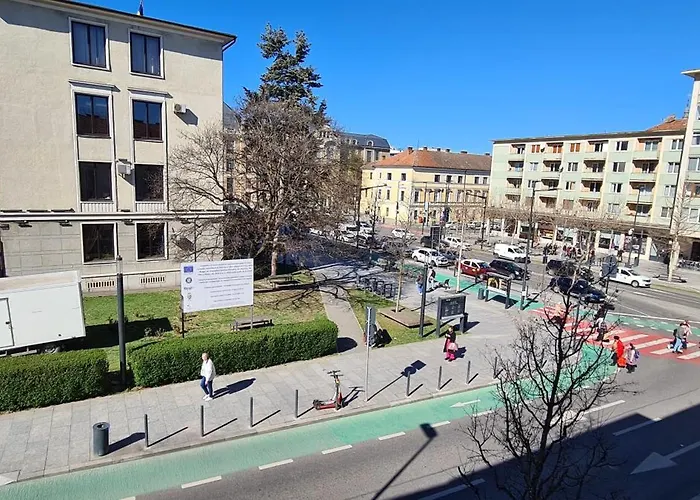 Boho Chic Escape - Hypercenter